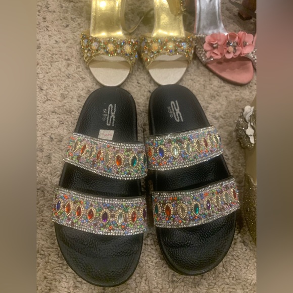 Women 4 pair shoes - Picture 1 of 7